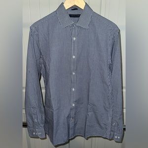 Tommy Hilfiger slim fit long sleeve shirt. Size medium, 15.5, 34–35.